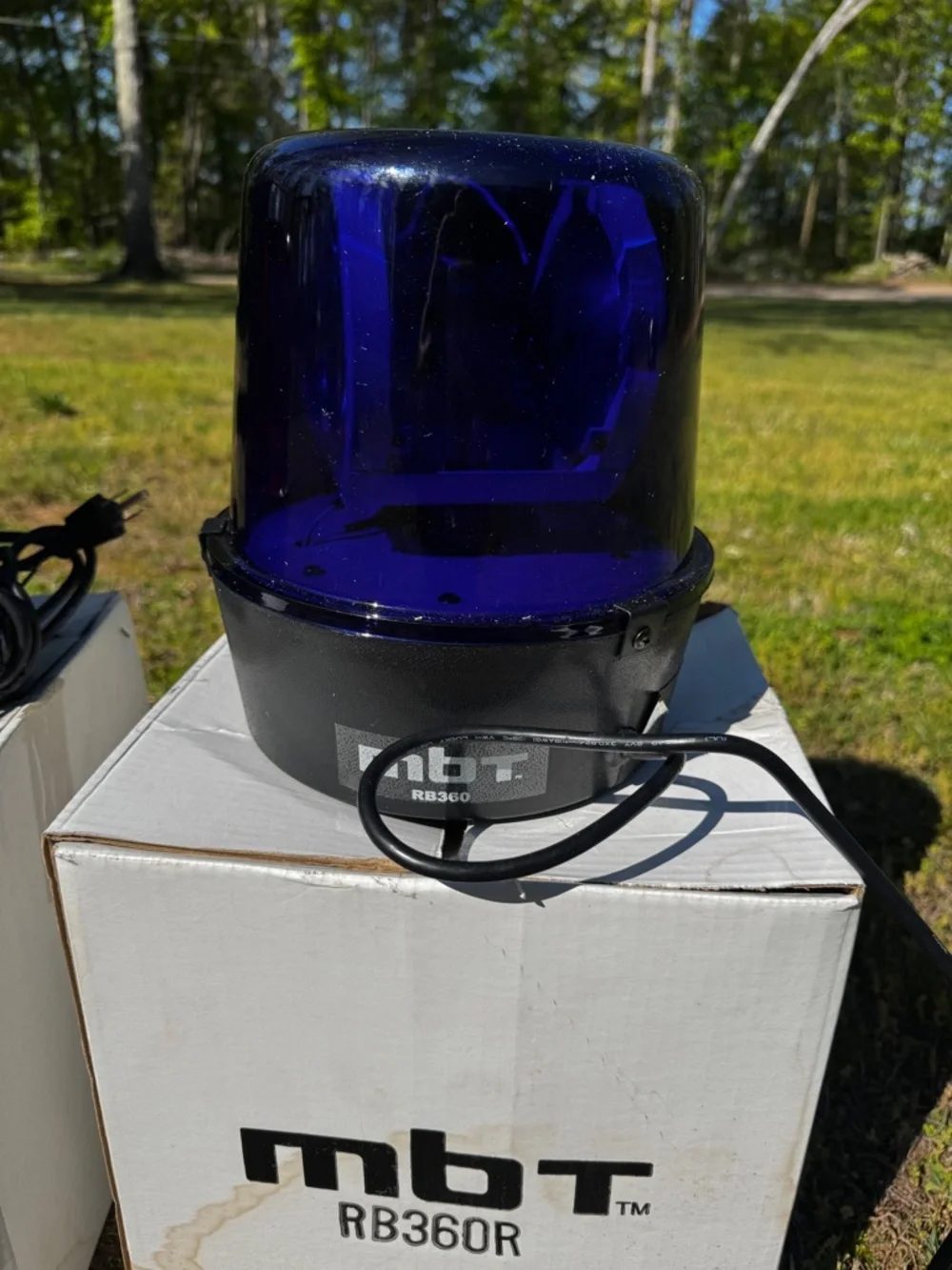 MBT Red and Blue Rotating Beacon Set - Picture 2 of 3